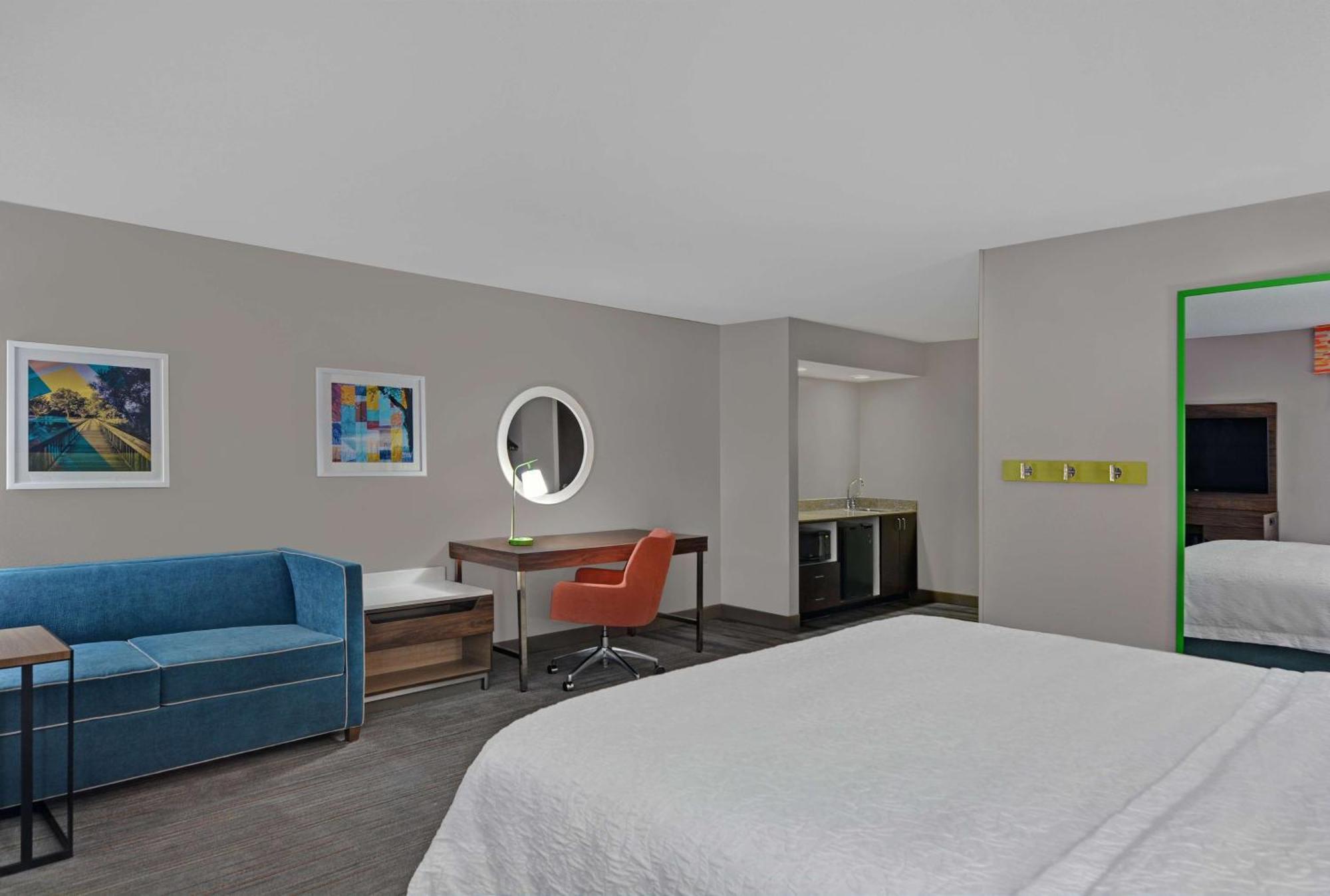 Hampton Charlotte Hotel 4*