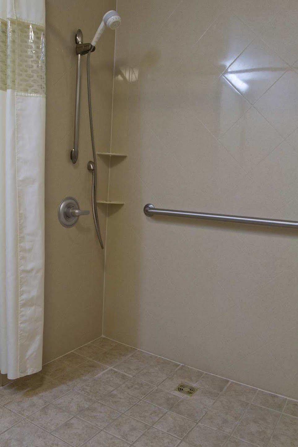 Hampton Charlotte Hotel 4*